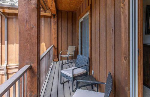 HotTub-Elkpoint-True Ski In Ski Out Family &Pet Friendly - Photo 35