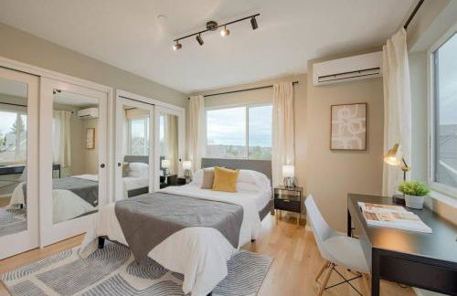 Seattle Charm, near university,3 BR,W&D, fast wifi - Photo 23