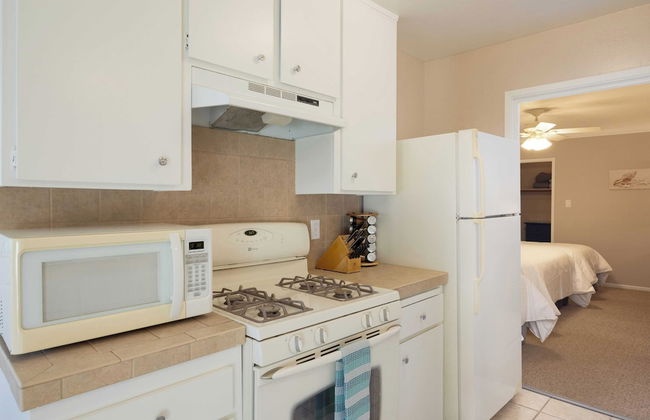 Steps to Beach w/ Patio+deck Foosball Happy Bottom Beach House by Avantstay - Foto 24