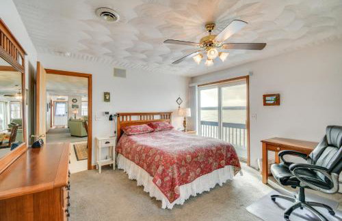 Boat, Grill and Unwind Lakefront Cayuga Home! - Foto 12