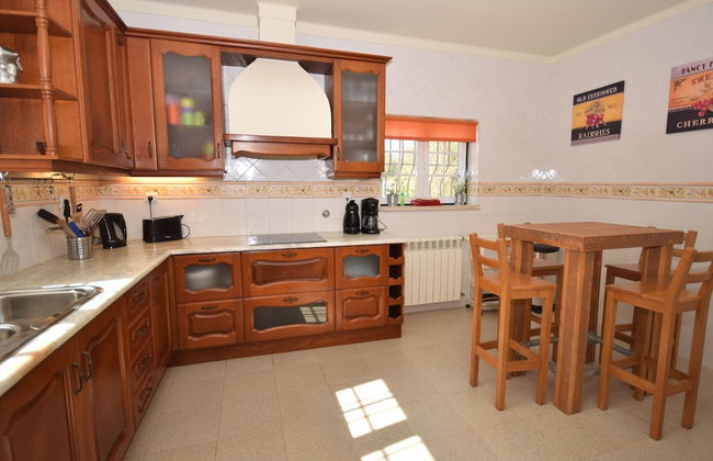 Family Retreat With Pool; Caldas da Rainha - Photo 11