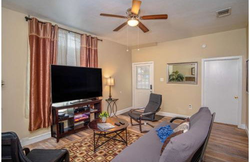 Large 3br/2ba Family Home W/patio Near Downtown! - Foto 10