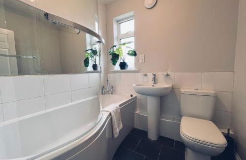 Five Bedroom Five Bathroom House - Dalkeith - Photo 21