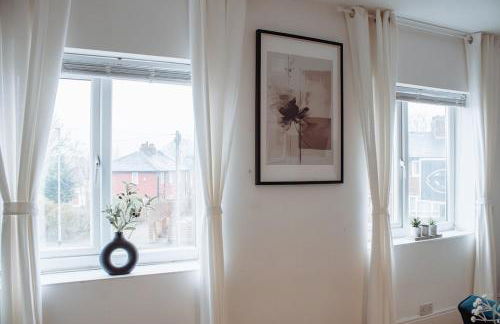 Spacious & Modern 8-Bed Home - Sleeps 13 - Parking - Foto 26