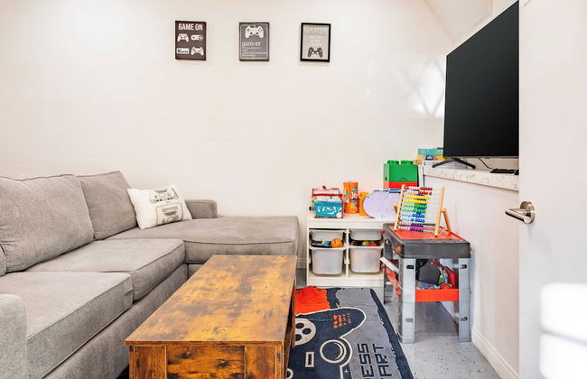 Mins to the Lake, Arcade/playroom, Panoramic Deck Views Nadelhorn by Avantstay - Foto 11