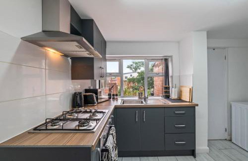 CityBuzz 4 Bedroom House in Nottingham Sleep 7 - Foto 42