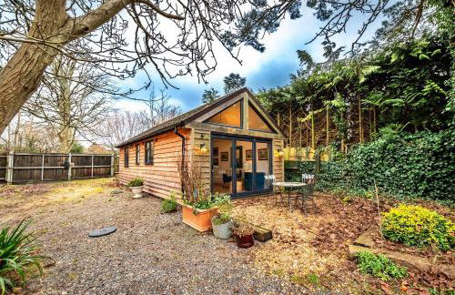 Finest Retreats - South Downs Lodge - Photo 14