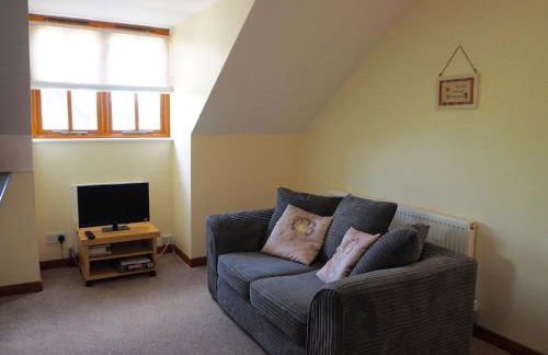The Loft at Duffryn Mawr Self Catering Cottages - Photo 21