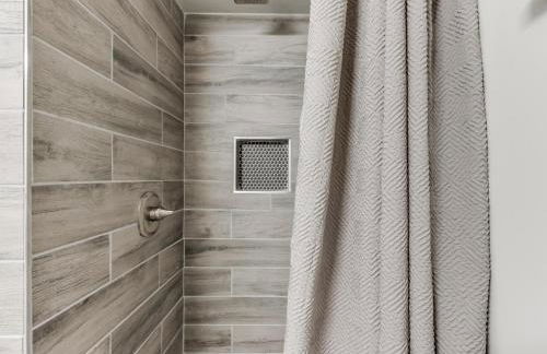 Quiet Modern Heavenly Paradise Love and Balcony Near Lake, Mall, Food, Entertainment! - Foto 12