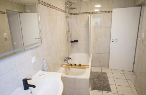 Sehr große Ferienwohnung, Apartment in Kaiserslautern WeHome Classic - Photo 37