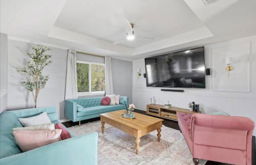 Parisian-Inspired 5-BD w Pool Playground Cinema - Foto 39