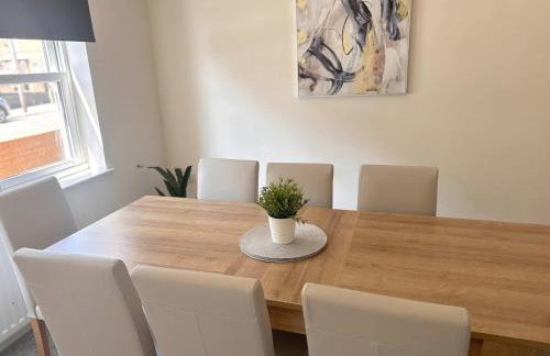 Spacious Luxurious Serviced Accommodation 6 - Photo 1