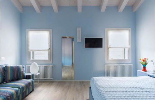 Tiffany Home - Photo 10