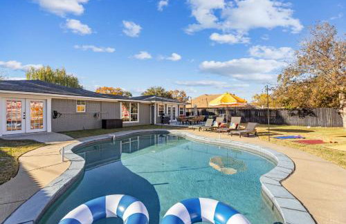 Texas Willow Ranch - Epic Luxury Retreat with Pool, Game room, Soccer, BBQ, Fire table - Foto 12