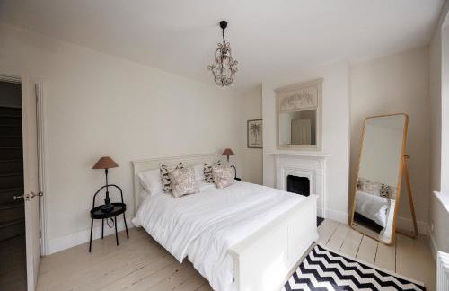 Beautiful house, Cirencester centre, parking - Photo 6