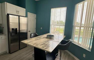 Chic villa 4 Bedroom 3 Bath with pool & game room - Foto 10