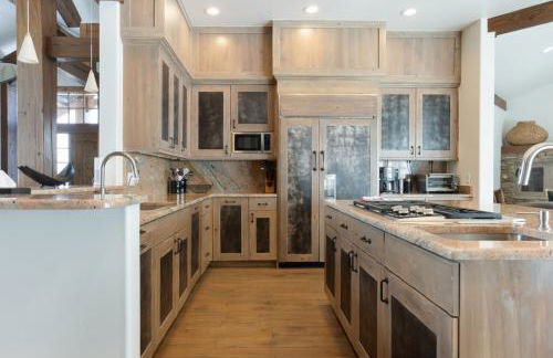 Private Hot Tub, Theater Room, Valet Parking and Ski & Boot Storage at Ritz Carlton - Foto 22