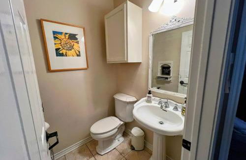 Gated Estate Escape! Three BR - Foto 57