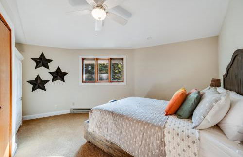 The Goat and Cherry - Dogs, Fire Pit & Hot Tub, Escape to Sister Bay! - Foto 66