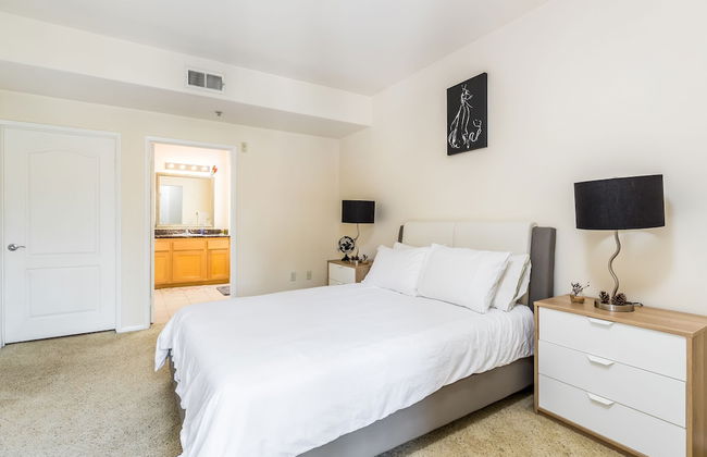 LAs Premier Apartments - Photo 3