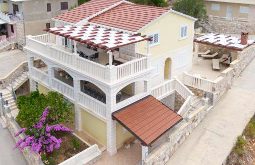 Holiday house with a swimming pool Prizba, Korcula - 199 - Photo 2