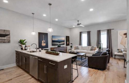 Near Honky Tonks - Rooftop Hot Tub - Skyline Views - Foto 8