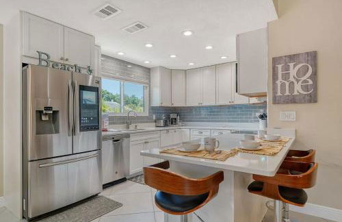 Beautiful Home - Oasis Backyard with Heat Pool - Foto 38