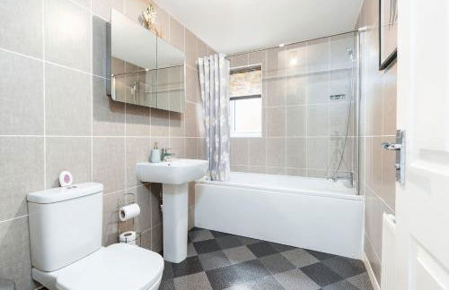 Charming 3 Bedroom Home with Garden near Doncaster - Foto 11