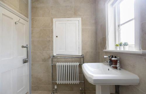 Riverside Cottage & Shepherd’s Hut with Hot Tub - Foto 26