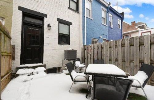 HostWise Stays - Prime Location in Lawrenceville, Exposed Brick 2BR Home - Foto 8