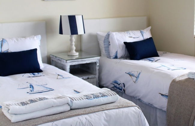 Stay Spectacular - Photo 4