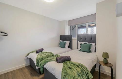 Free Parking - 3 Bedrooms - Sleeps 7 - Airport - Foto 4