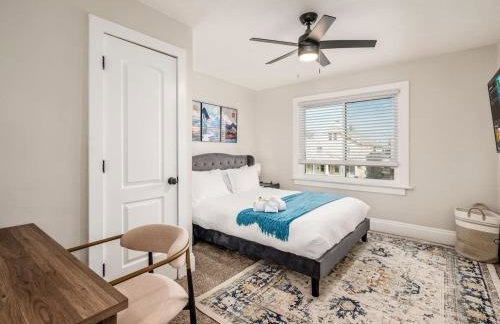 Oakwood Charm Family-Friendly 3BR Getaway - Photo 20