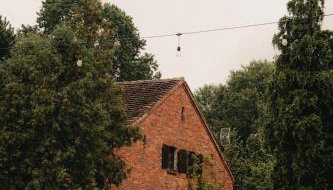 Apartament w XIX-wiecznym Spichlerzu nad Jeziorem z dostępem do parku i widokiem na Dworek Modrzewiowy z 1823 roku - Foto 3