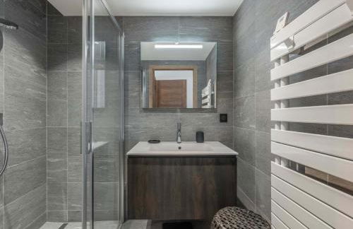 Megeve Luxury Spa Escape with views and parking - Photo 11