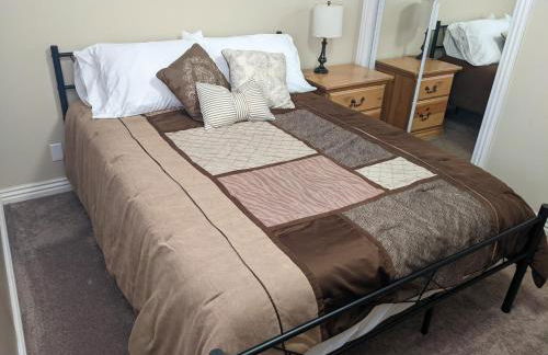 Beautiful Large Residential Home - Photo 28