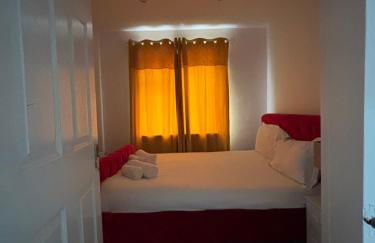 Nicely furnished 2 Bedroom Property Independent with Parking - Foto 14