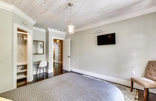 Hot Tub, Dock, Lakefront Luxe Six Mile Retreat - Foto 18