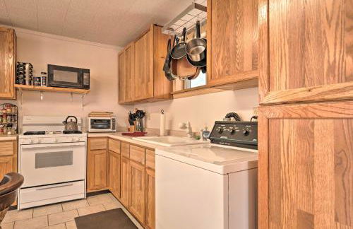 Private Hot Tub and Fireplace Poconos Home! - Foto 11