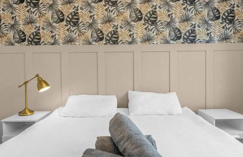 West Lothian 5 Beds + car space - Photo 9