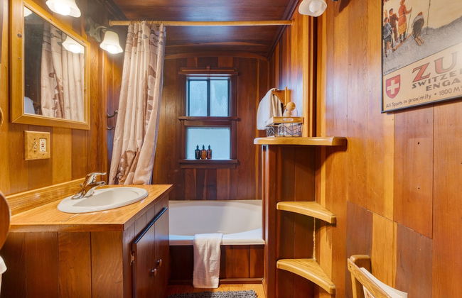 Riversong Lodge by Avantstay Sauna Hot Tub On The Truckee River - Photo 27