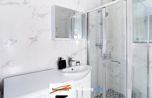 Three Bedroom Apartment At Buonomo Stays Short Lets & Serviced Accommodation With Netflix & Games - Foto 28