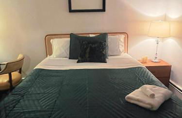 Ironbound 4 bdrm Industrial Suite! FREE parking - Photo 17