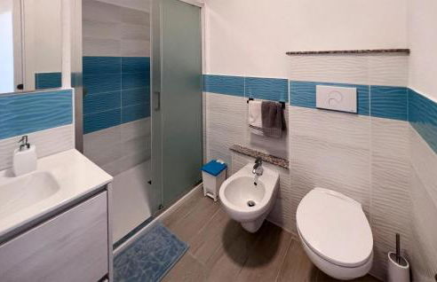 1 Bedroom Gorgeous Apartment In Isola Rossa - Foto 22