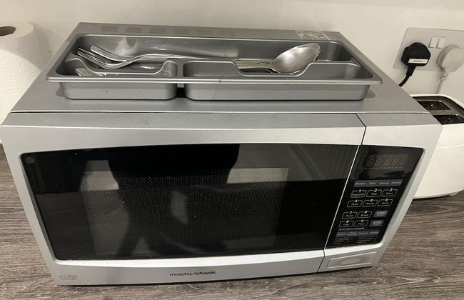 Remarkable 1-bed Outhouse Studio in Dagenham - Photo 8