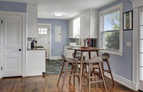 2 BR Home 4 Miles to Broadway Sleeps 4 - Foto 9