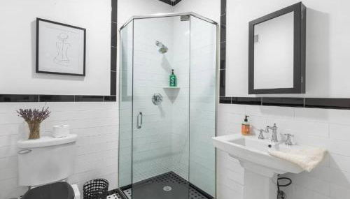 Bright 2-Bed Loft in Northern Liberties Walk to Dining, Museums - Foto 4, Shower