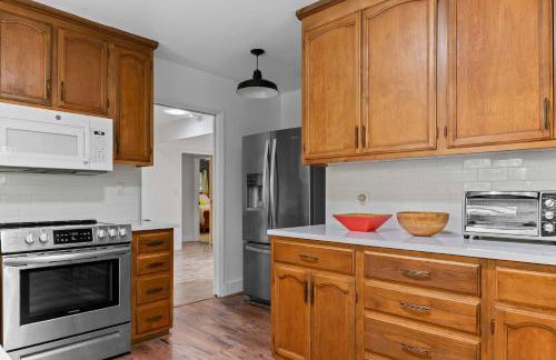 Relaxing River Retreat Near Moms Beach with Patio - Foto 26