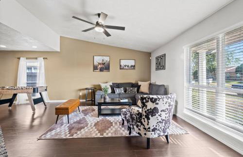 Red Door Hideaway 3BD Hot Tub Foosball - Foto 7