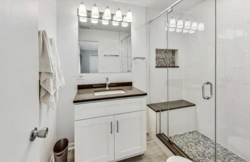 Month to Month and Seasonal Luxury Lakefront 5 bed 5 5 bath Estate Home - Foto 17